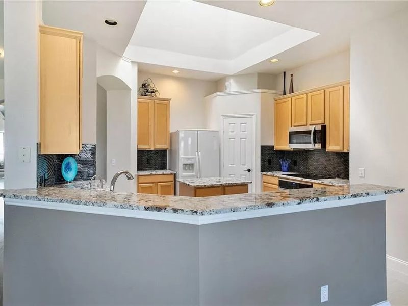 $399 Semi-Pvt. FURNISHED Room. ALL BILLS PAID/EVERYTHING INC. Huge Independent House In (NW) Plano. Close To EVERYTHING!