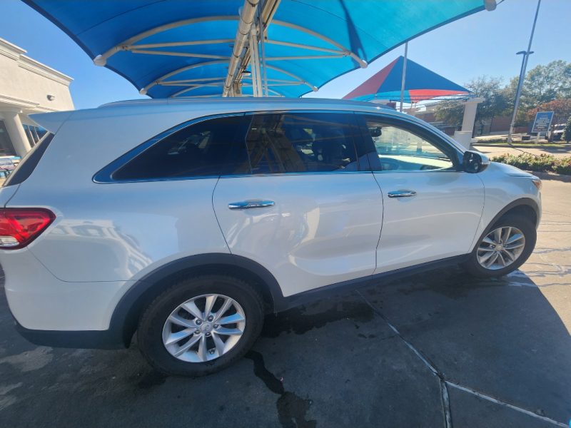 2018 Kia Sorento LX sports