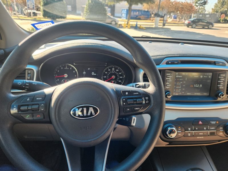 2018 Kia Sorento LX sports