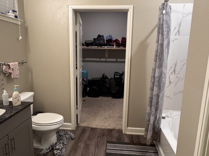 Furnished Single($900)/Shared($650) Room for Rent Near Desi District - Irving – Available from Jan 29th (Short/Long Term)