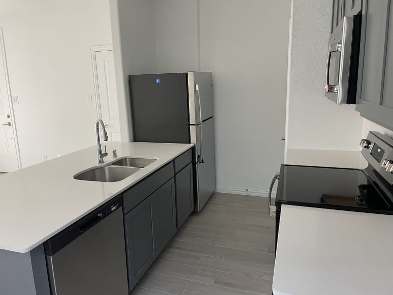 In law suit with living room kitchen bath and bed available for rent