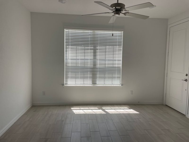 In law suit with living room kitchen bath and bed available for rent