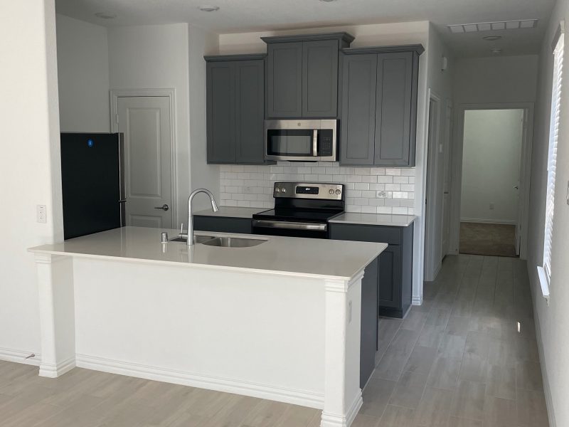 In law suit with living room kitchen bath and bed available for rent